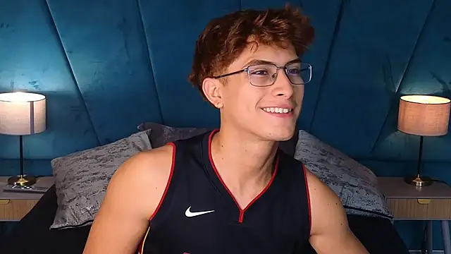 Aaron_Eze Live XXX-Chat