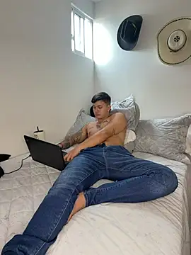 Christopher_strongg: απευθείας συνομιλία ΧΧΧ
