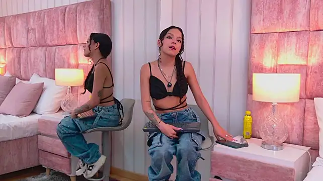 MiaLaure Live XXX-Chat