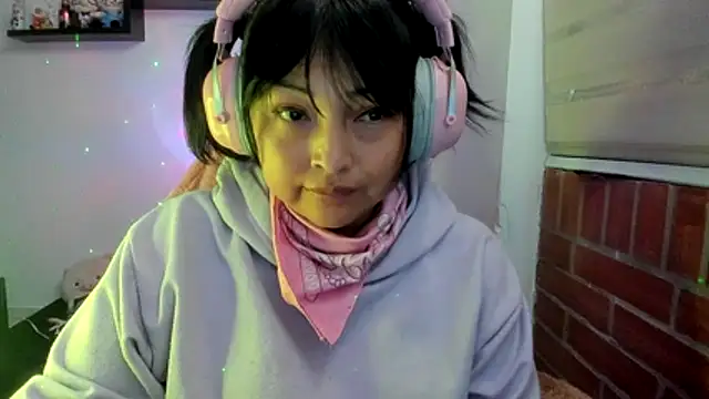 Chat XXX en directo de Shaddycute_