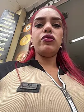 Sara-77 Chat XXX in diretta