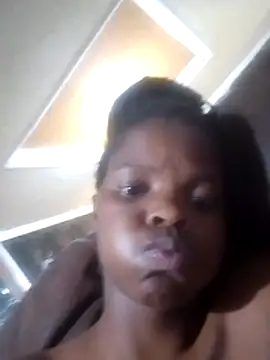 Chat +18 de Ninawah ao vivo