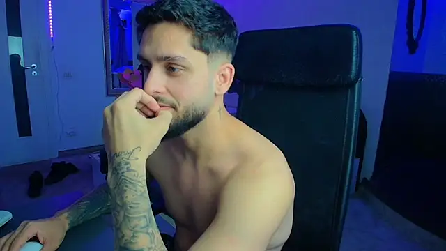 TroyWadee Chat XXX live