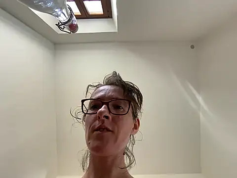 Chatroom XXX en direct de Hairy_horny_mommy