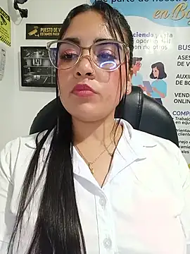 Czat XXX na żywo – MAYE__13
