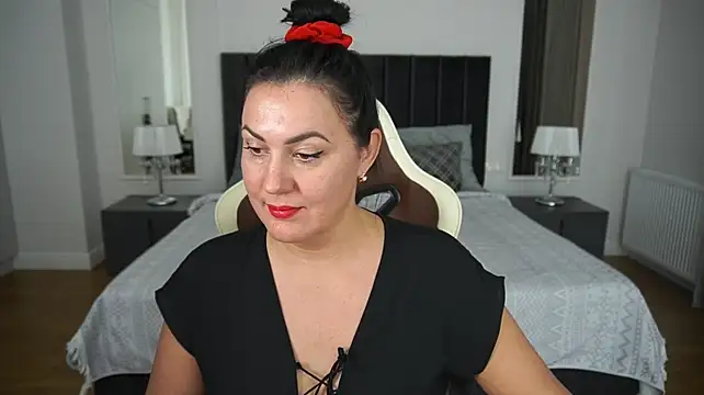 VelvetLuck Adlı Modelin Canlı XXX Sohbeti