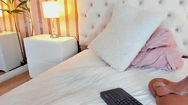 Mia-Stones' Live XXX Chat