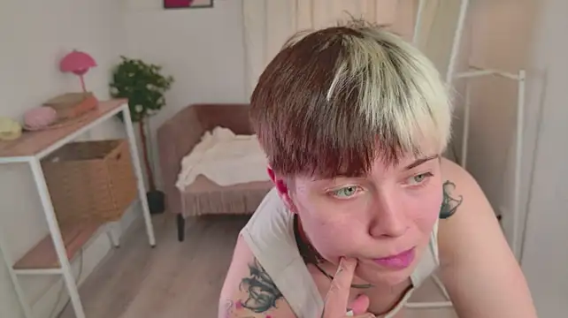 Kitty_Ollive Obrolan Langsung XXX