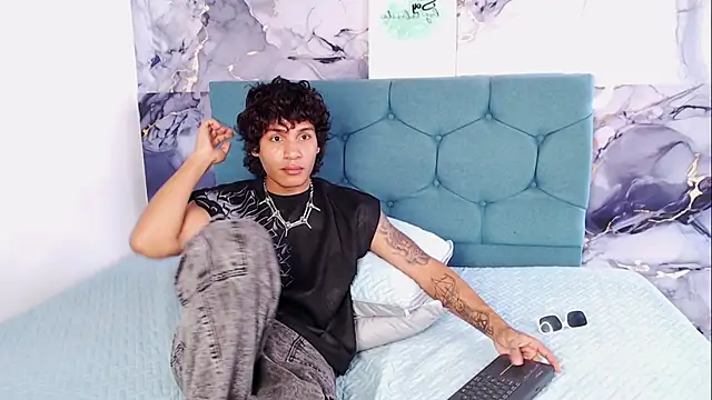 Chat +18 de MaximilianRoth ao vivo