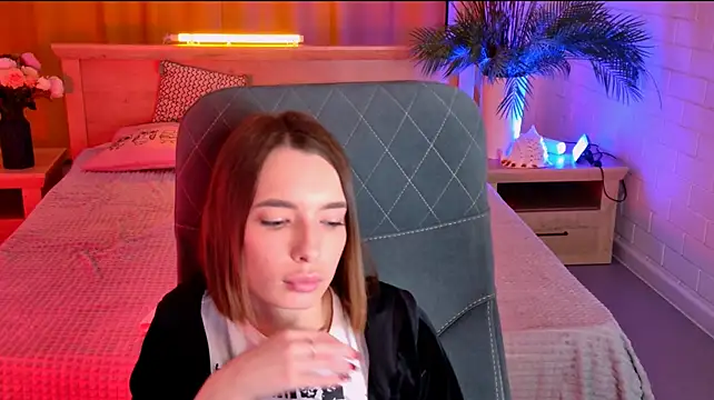 Онлайн чат XXX ElzaMadison