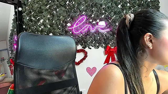 DestinyHills' Live XXX Chat