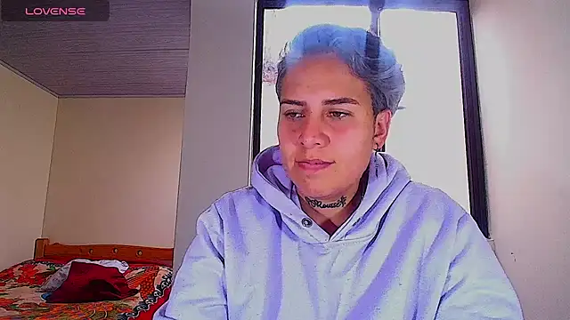 Yessi_rousse élő XXX-chatje