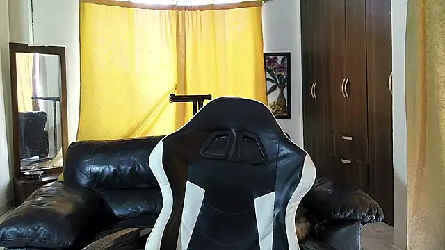 aronmiller404 live XXX chat
