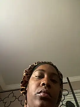Chat +18 de rierieNmya ao vivo