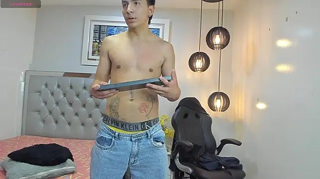 Chat +18 de Leo_Royce ao vivo