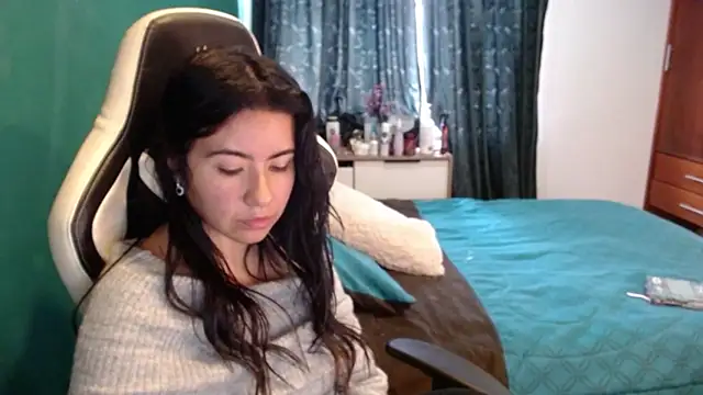 alice_middlee Adlı Modelin Canlı XXX Sohbeti