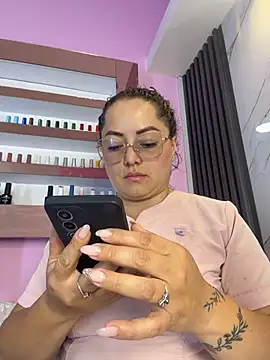 XXX chat uživo modela Nails_Lucia