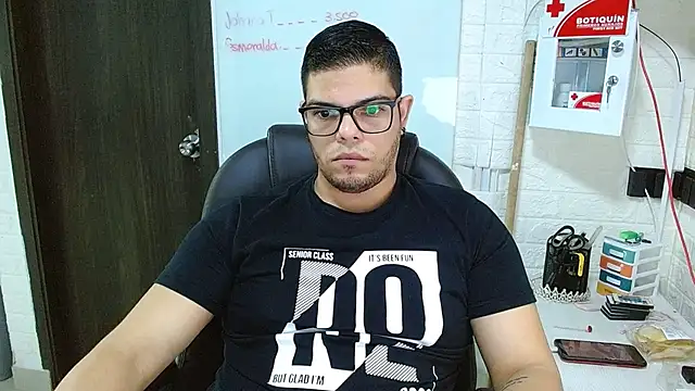 Realjoel01 লাইভ XXX চ্যাট