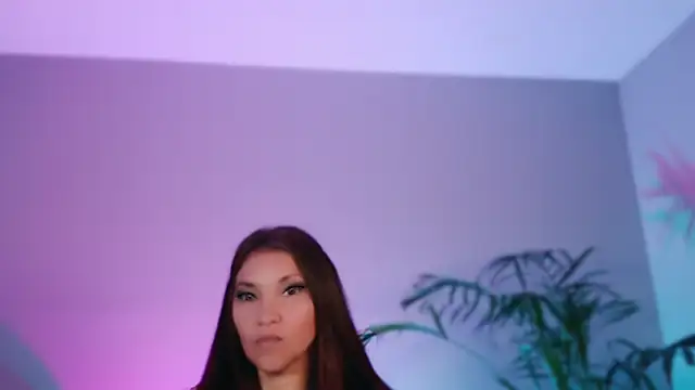 DivineLynn: онлайн-секс-чат