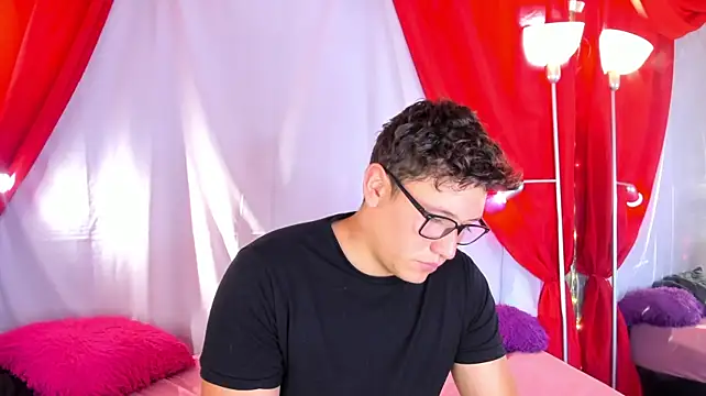 Manson_and_Zoe's Live XXX Chat
