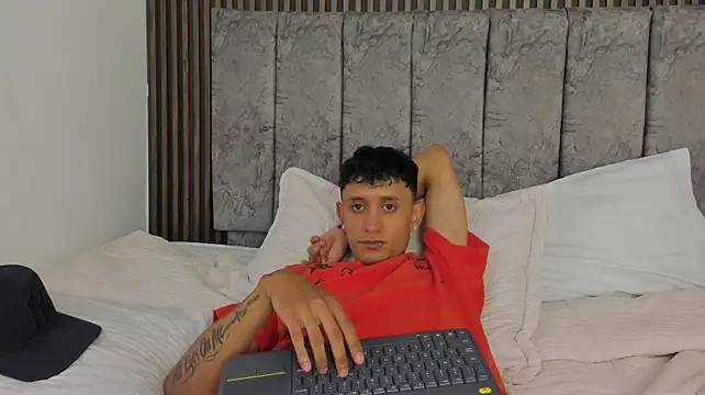 Chatroom XXX en direct de JacobBlackk_
