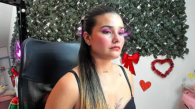 DestinyHills Adlı Modelin Canlı XXX Sohbeti