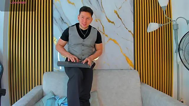 Izui_Pierce Adlı Modelin Canlı XXX Sohbeti
