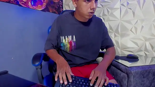 Show modela g_lincoln na web-kameri