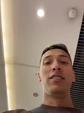 Thiago_Jones1 Adlı Modelin Canlı XXX Sohbeti