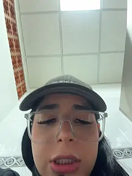 Chat XXX ao vivo de ArieliciousXXX