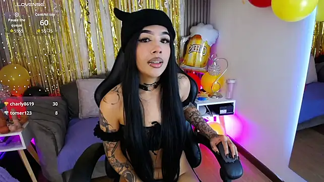 Raven_Wood's Live XXX Chat