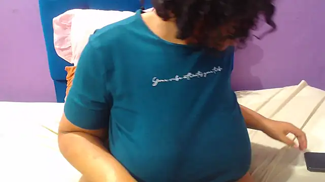 YELLOWBUSTYMELLONSn Live XXX chat