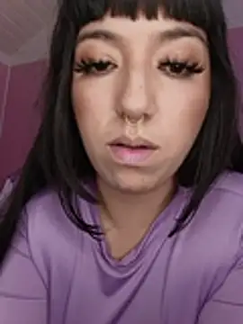 Chatroom XXX en direct de Emily_Roussee
