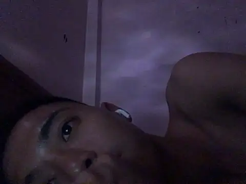 Thichchoitran86 Show in webcam