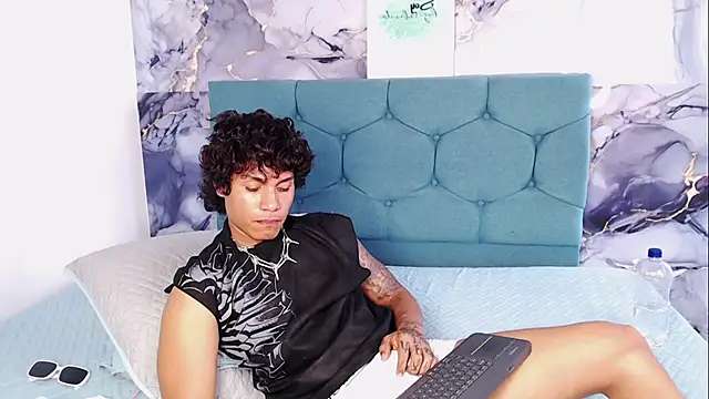 צ'אט XXX בשידור חי של MaximilianRoth