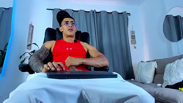 Mr_adrian's Webcam Show