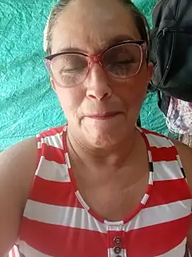 Chatroom XXX en direct de MOTHER_AND_SON09