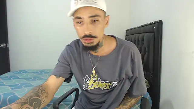 emiliano_hottt Webcam Show