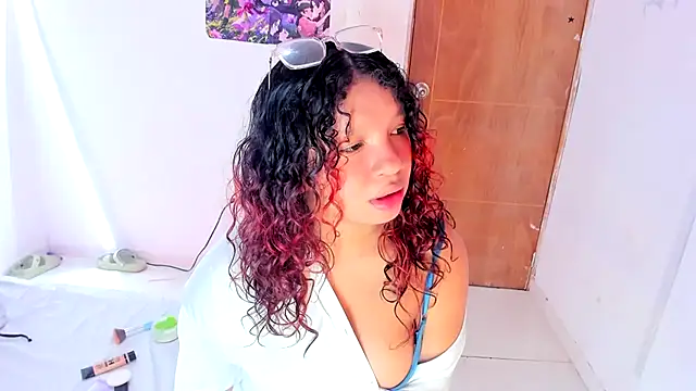 Chatroom XXX en direct de Emily_Coper18