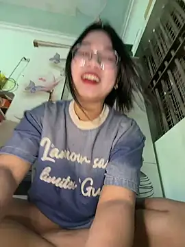 Emmiuuuu03 在線直播表演