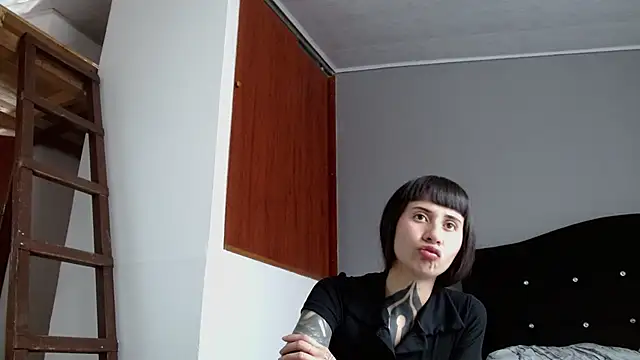 Emilia_1995 élő XXX-chatje