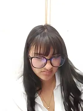 Emily-7's Live XXX Chat