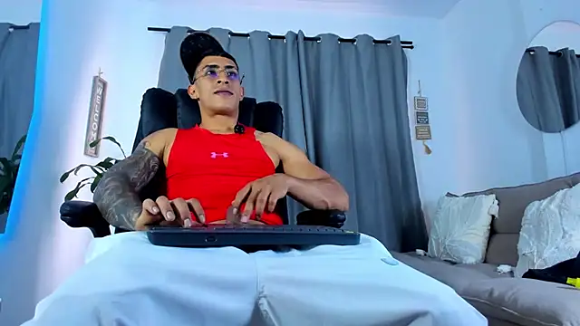 Mr_adrian – webcam-show