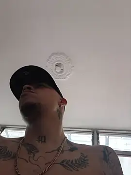 AlphaMasterXxx's Live XXX Chat