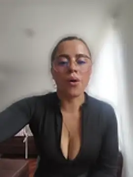 Chatroom XXX en direct de Luna_Rose1