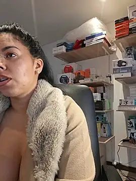 צ'אט XXX בשידור חי של Luianna
