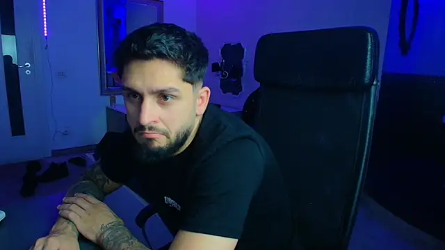 TroyWadee's Live XXX Chat