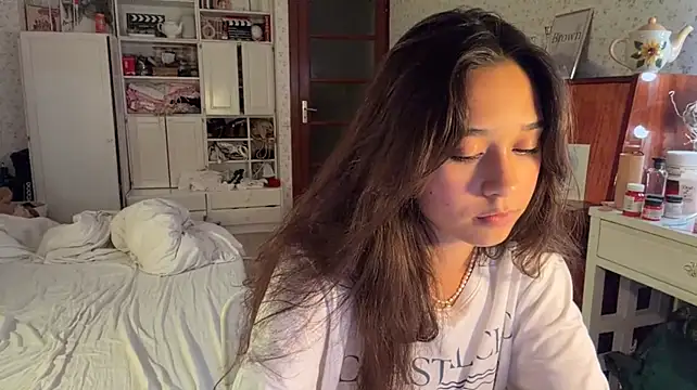ReynaMccarron Adlı Modelin Canlı XXX Sohbeti