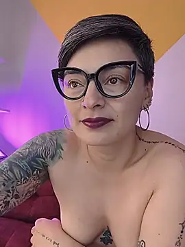 XXX chat uživo modela kat_paradise