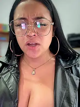 Outdoors-Mia_Khalifa Live XXX-Chat